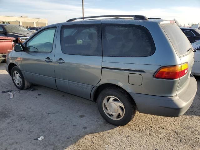 2000 Toyota Sienna LE