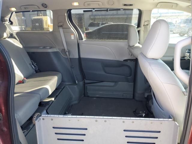 2015 Toyota Sienna XLE