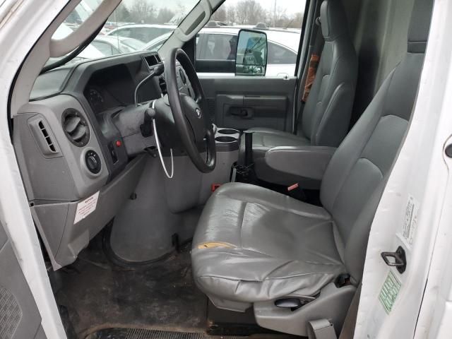 2012 Ford Econoline E450 Super Duty Cutaway Van