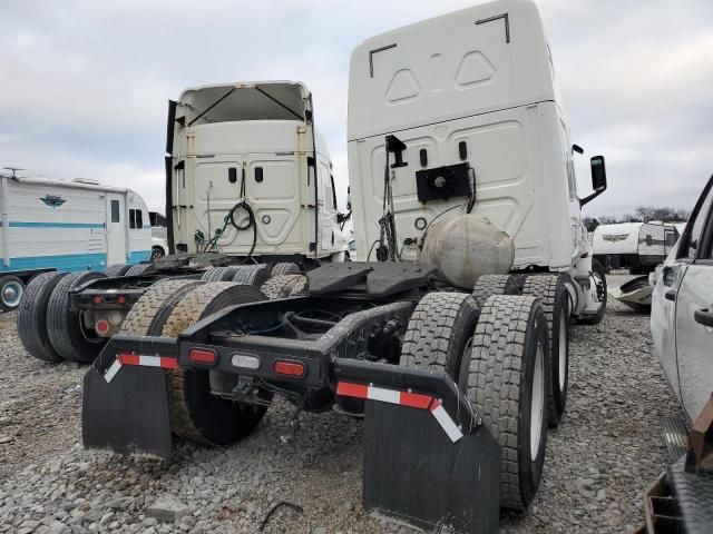 2019 Freightliner Cascadia 126