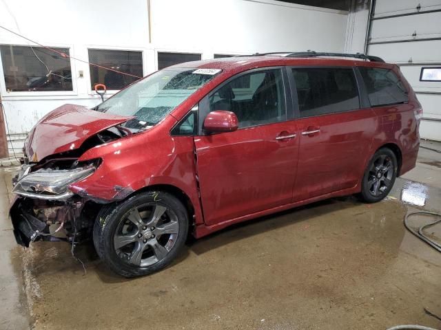 2016 Toyota Sienna SE