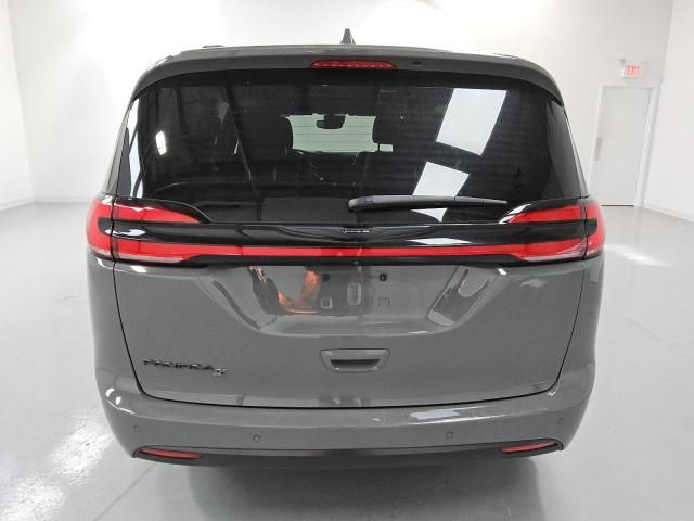 2022 Chrysler Pacifica Touring