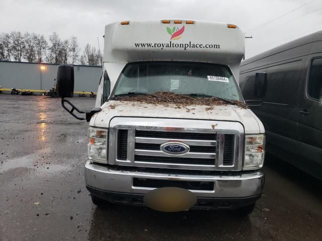 2016 Ford Econoline E350 Super Duty Cutaway Van