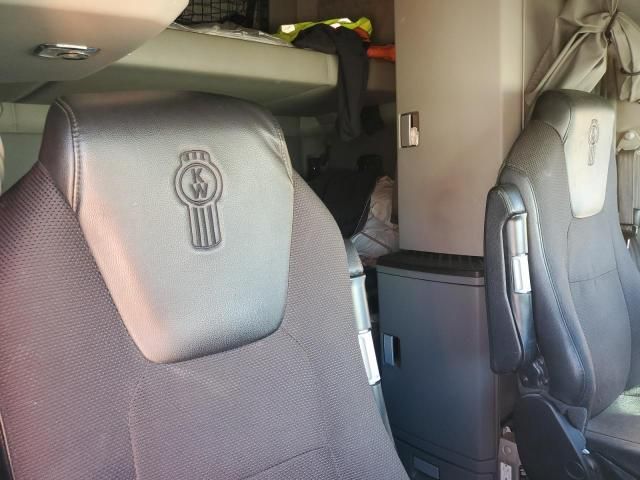 2020 Kenworth Construction T680