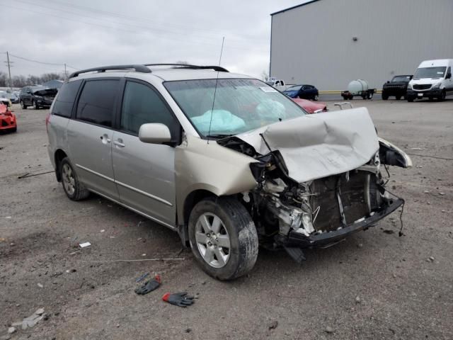 2004 Toyota Sienna CE