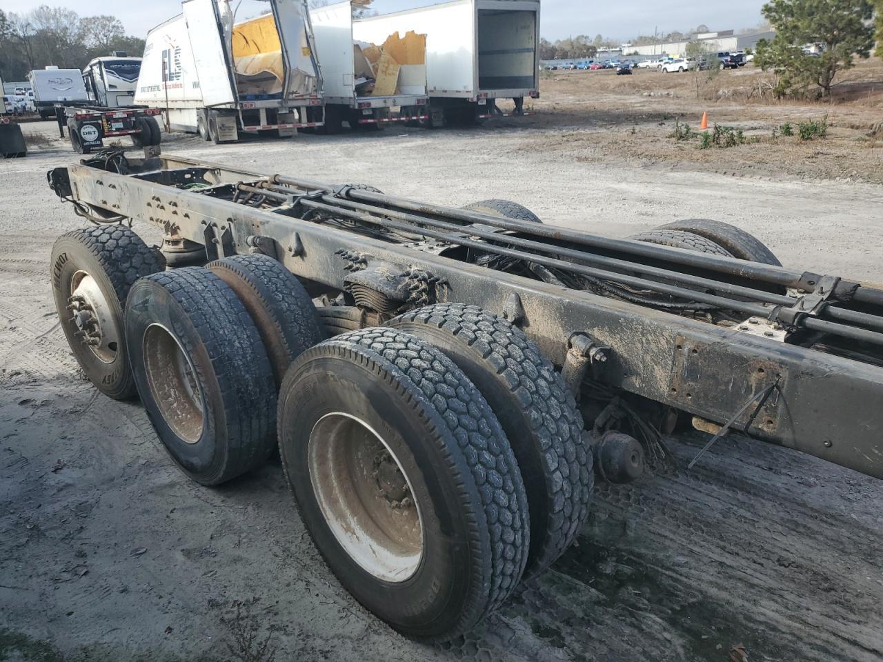 2019 Freigliner Conventional Columbia