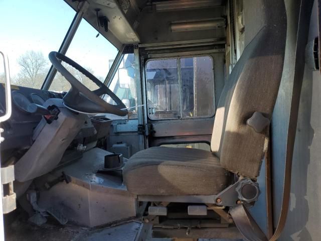 2009 Freightliner Chassis M Line WALK-IN Van