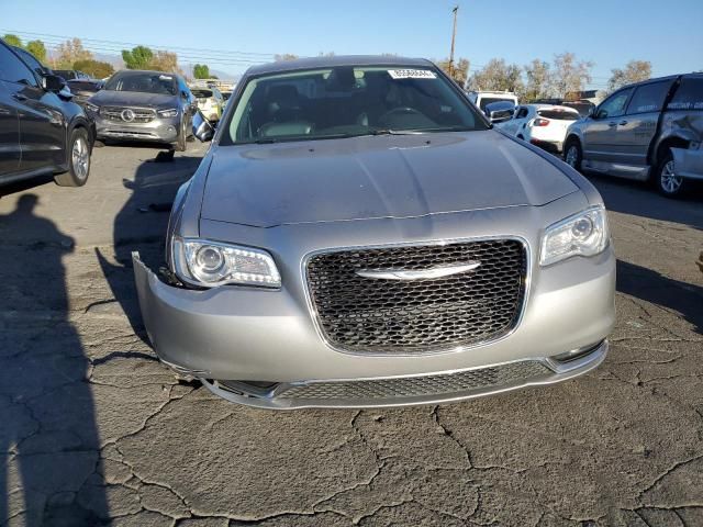 2016 Chrysler 300C