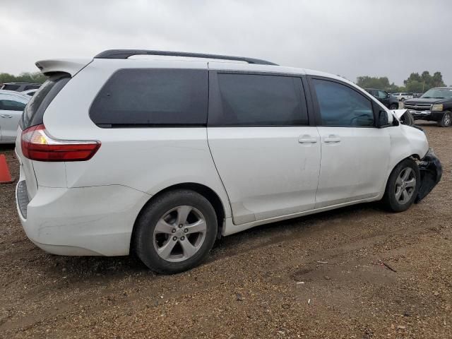 2017 Toyota Sienna LE