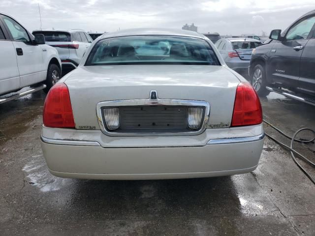 2006 Lincoln Town Car Signature Limited