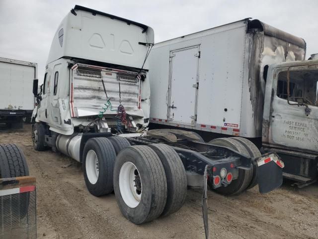 2020 Freightliner Cascadia 126