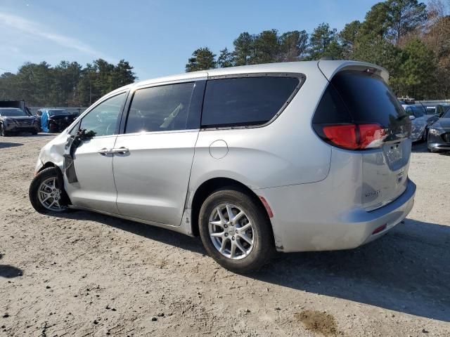 2022 Chrysler Voyager LX