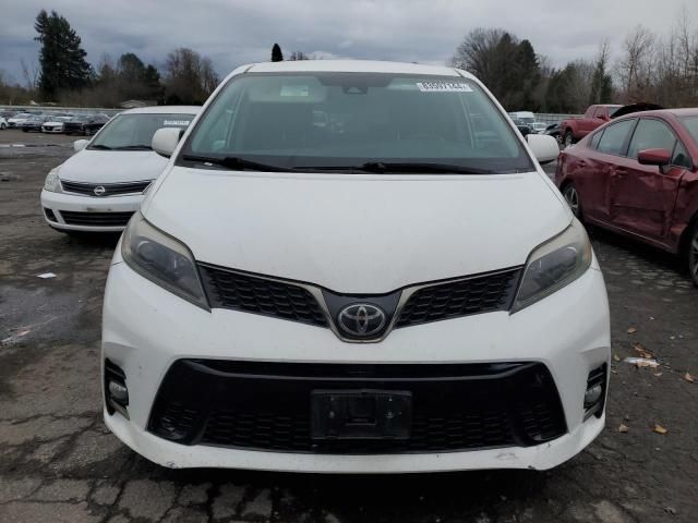 2019 Toyota Sienna SE