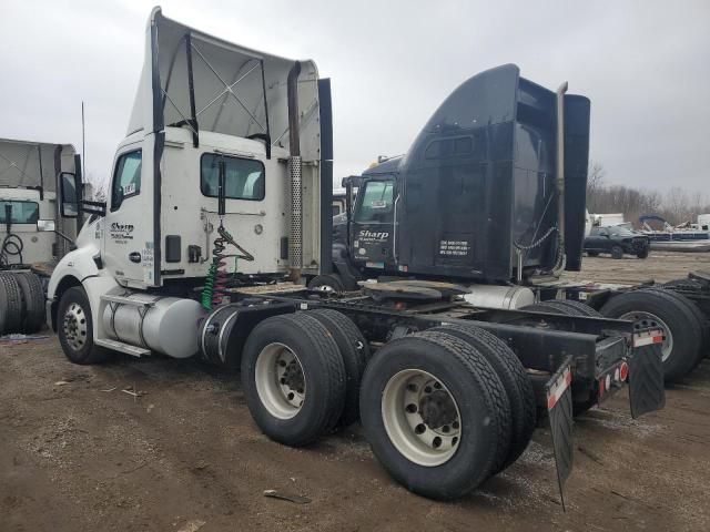 2017 Kenworth Construction T680