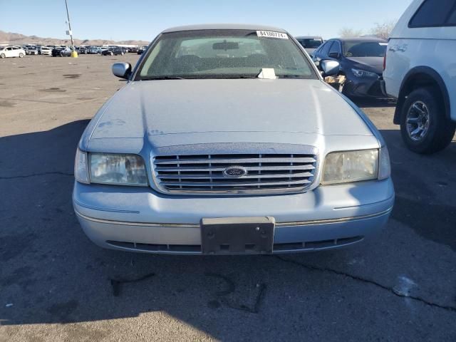 2000 Ford Crown Victoria