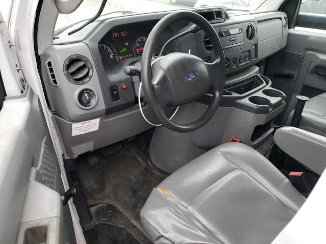 2012 Ford Econoline E450 Super Duty Cutaway Van