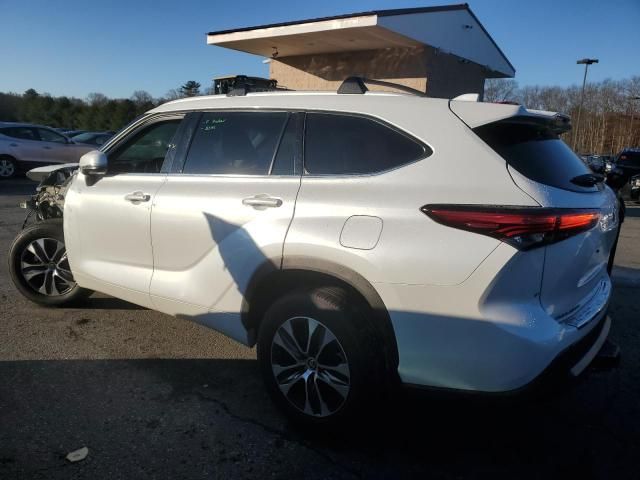 2022 Toyota Highlander XLE