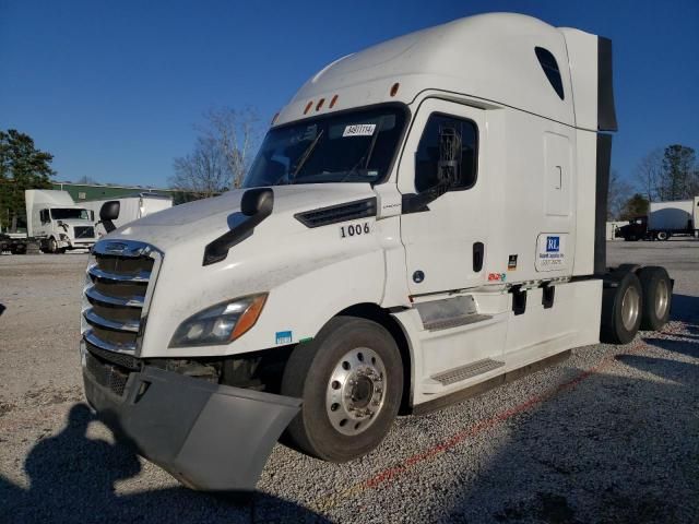 2018 Freightliner Cascadia 126