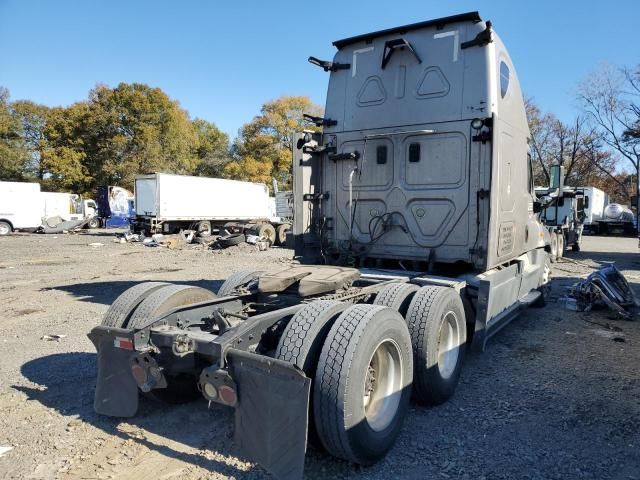 2015 Freightliner Cascadia 125