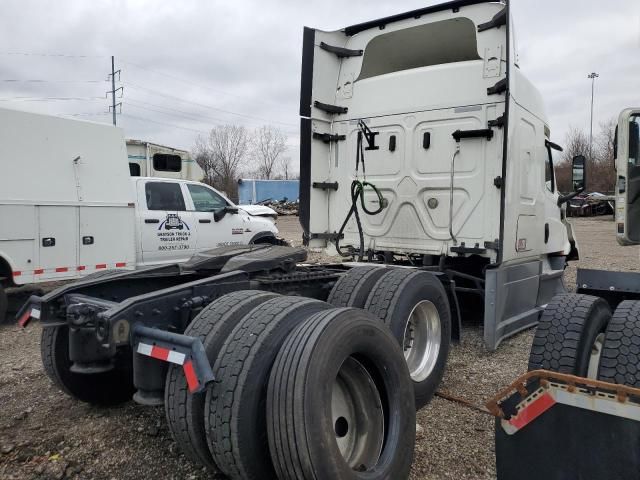 2020 Freightliner Cascadia 116