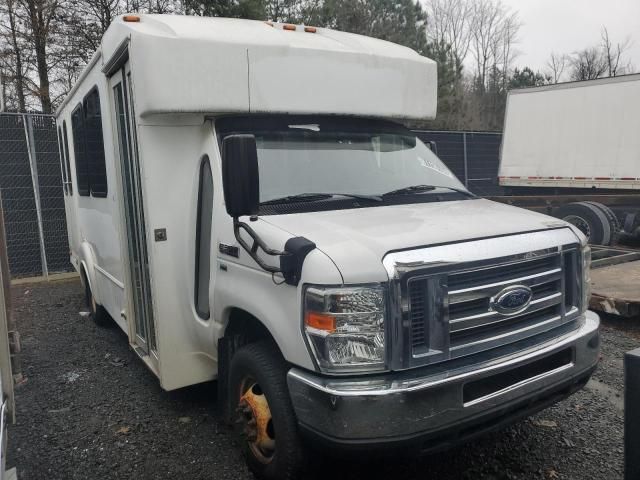 2016 Ford Econoline E350 Super Duty Cutaway Van