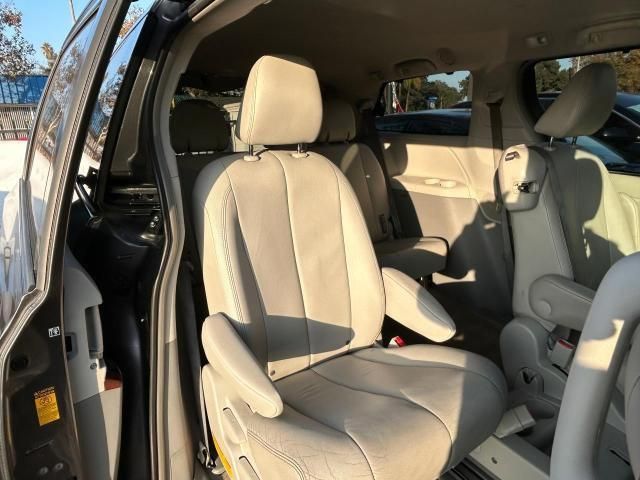 2013 Toyota Sienna XLE