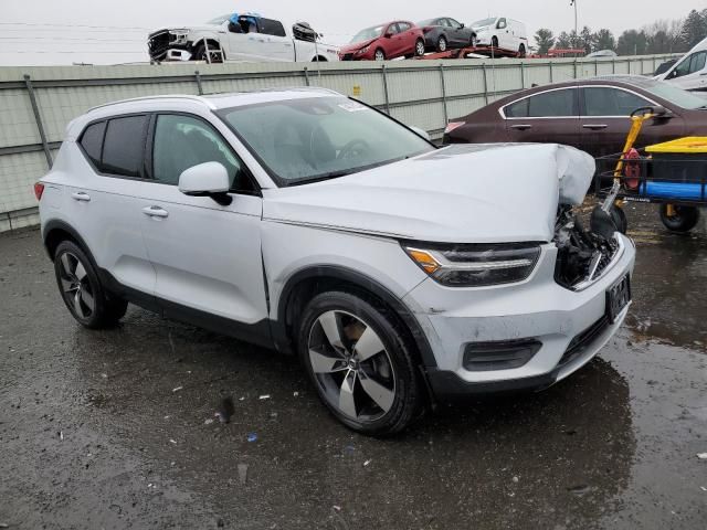 2020 Volvo XC40 T5 Momentum