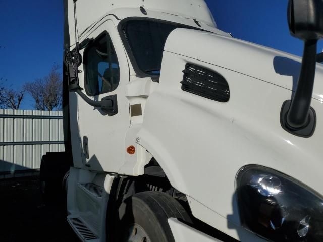 2020 Freightliner Cascadia 113