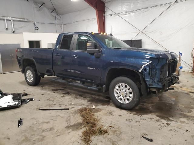 2022 Chevrolet Silverado K3500 LT