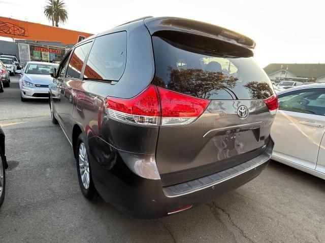 2013 Toyota Sienna XLE