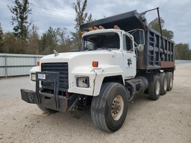 1999 Mack 600 RD600