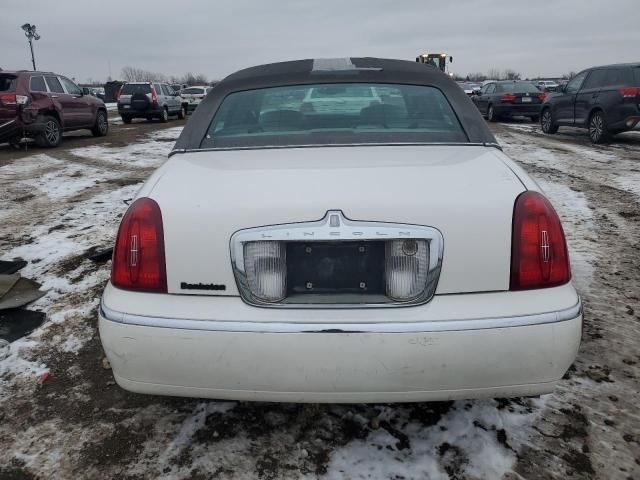 1999 Lincoln Town Car Signature