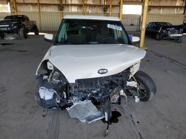 2013 KIA Soul +