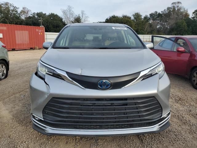 2021 Toyota Sienna XLE