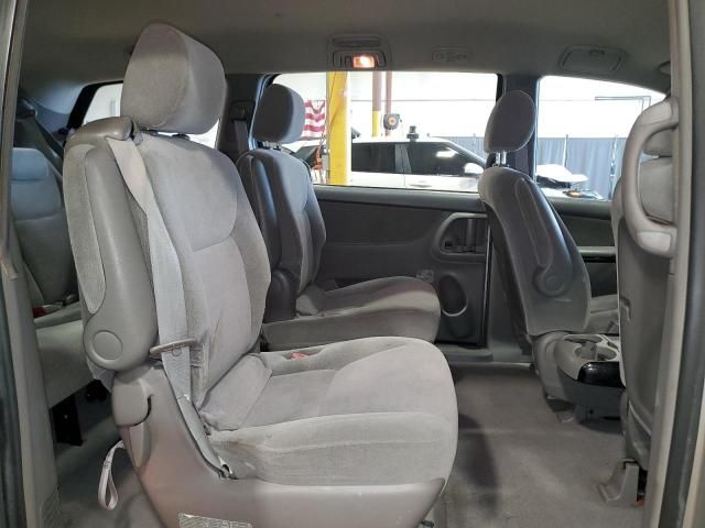 2004 Toyota Sienna CE