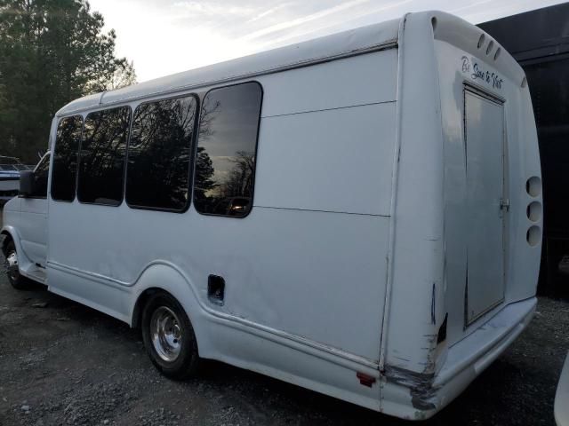 2004 Ford Econoline E350 Super Duty Cutaway Van