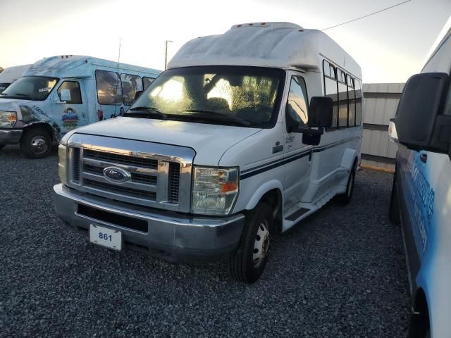 2009 Ford Econoline E350 Super Duty Cutaway Van