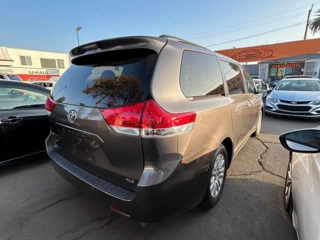 2013 Toyota Sienna XLE