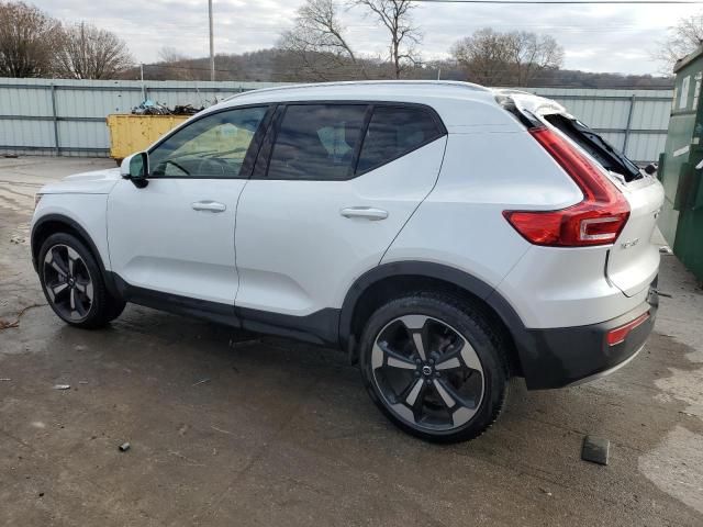 2022 Volvo XC40 T5 Momentum