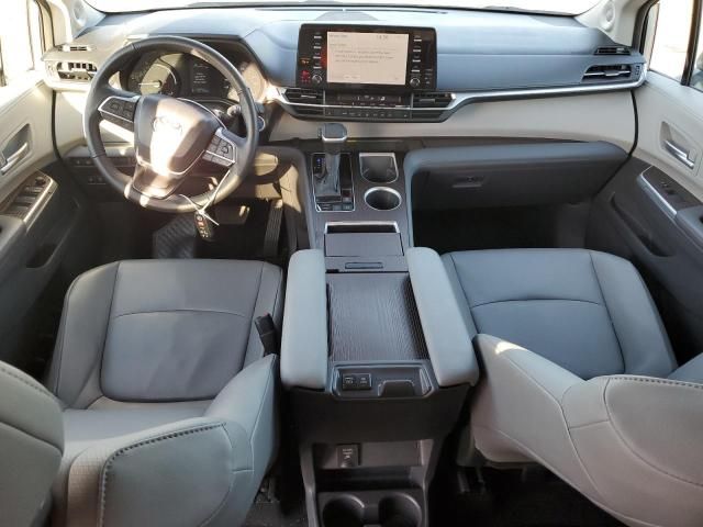 2022 Toyota Sienna XLE