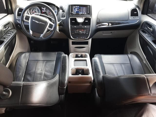 2013 Chrysler Town & Country Touring L