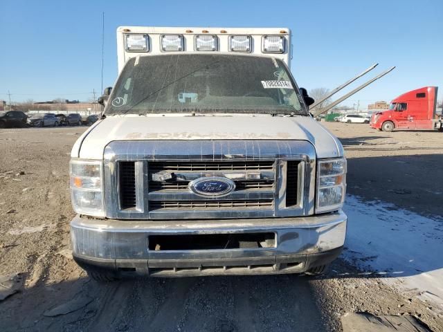 2018 Ford Econoline E350 Super Duty Cutaway Van