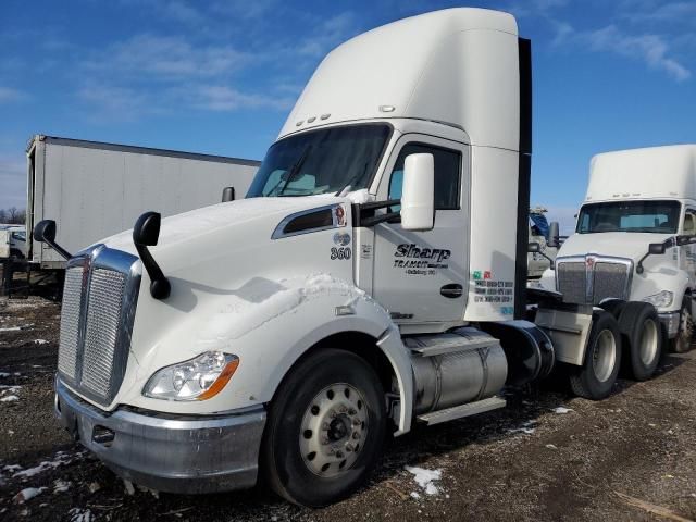 2017 Kenworth Construction T680