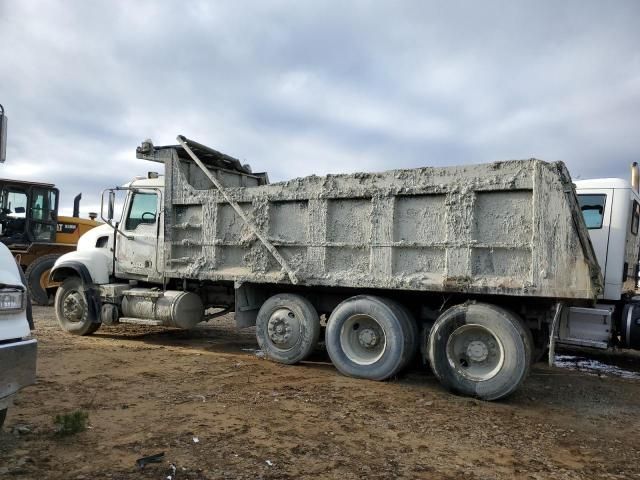 2005 Mack 700 CV700