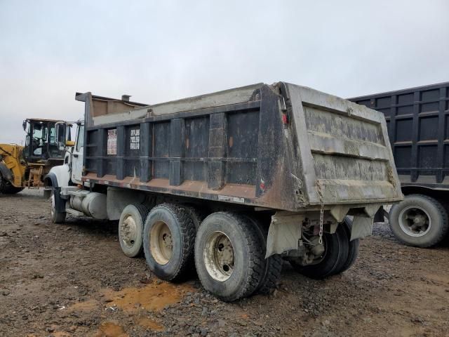 2005 Mack 700 CV700