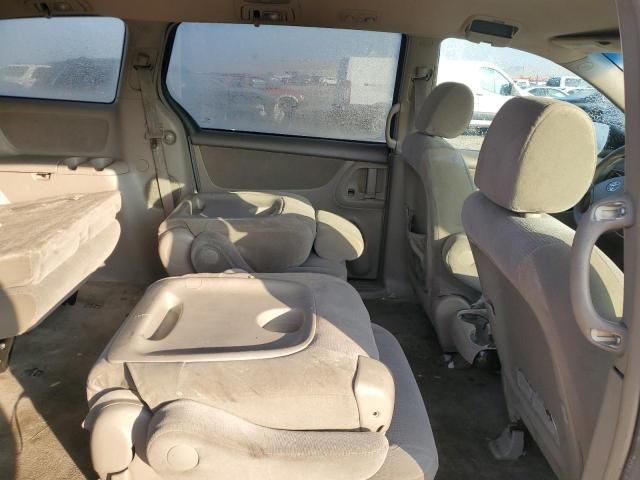 2005 Toyota Sienna CE