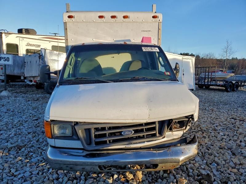 2005 Ford Econoline E350 Super Duty Cutaway Van