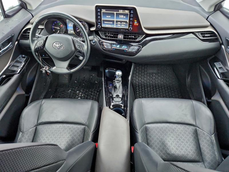 2022 Toyota C-hr xle