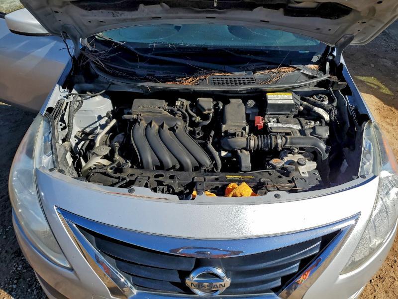 2016 Niss Versa s