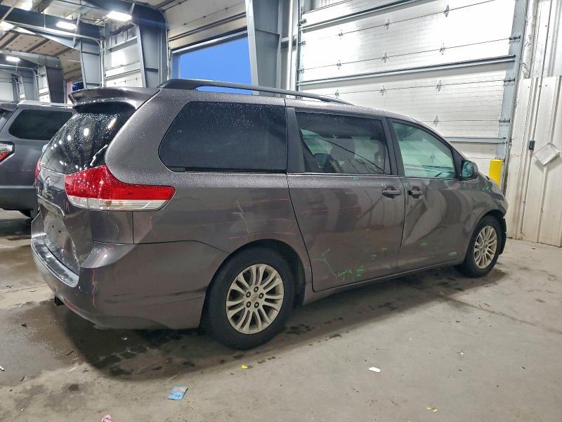 2013 Toyota Sienna xle
